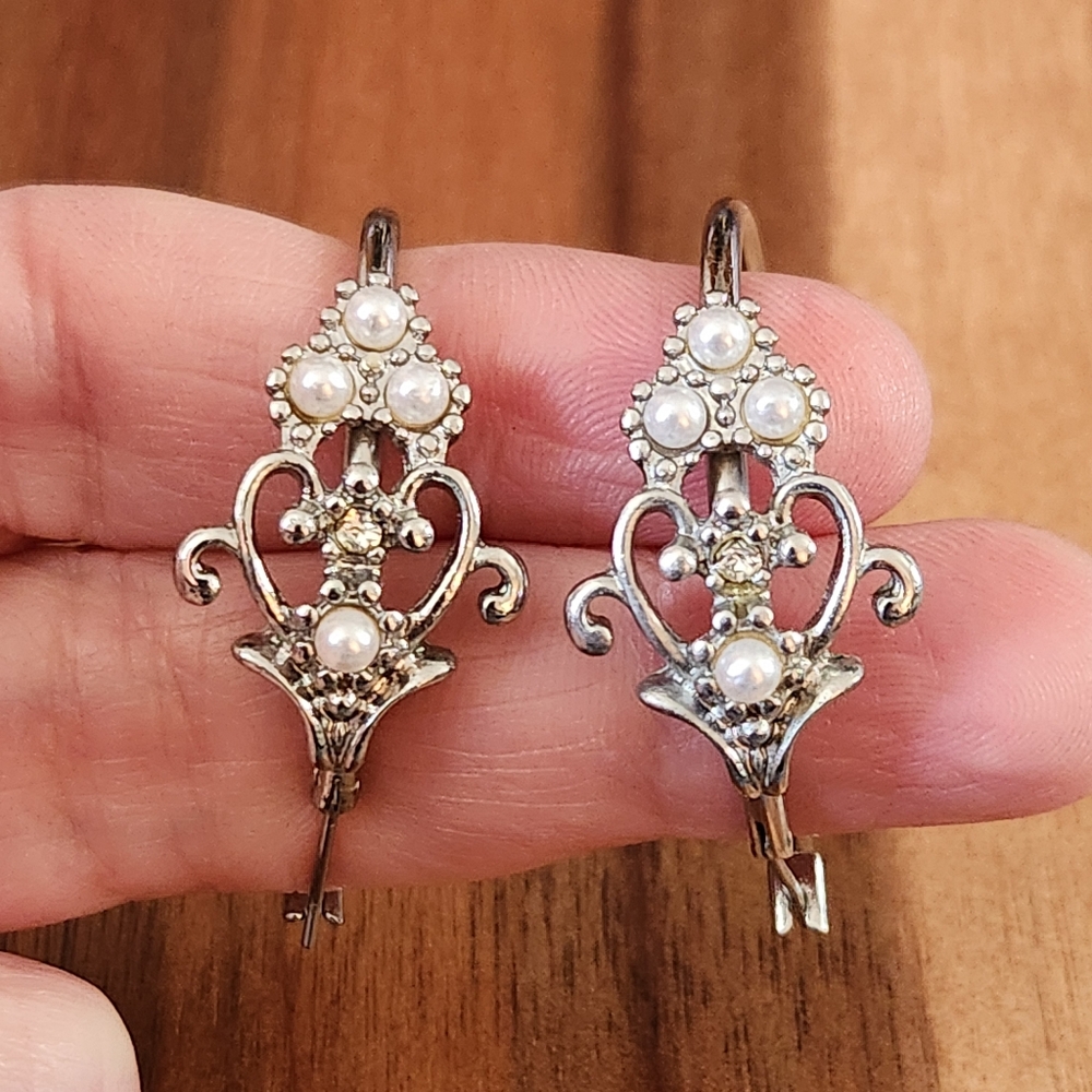 Vintage Fleur De Lis Filigree Hoop Earrings